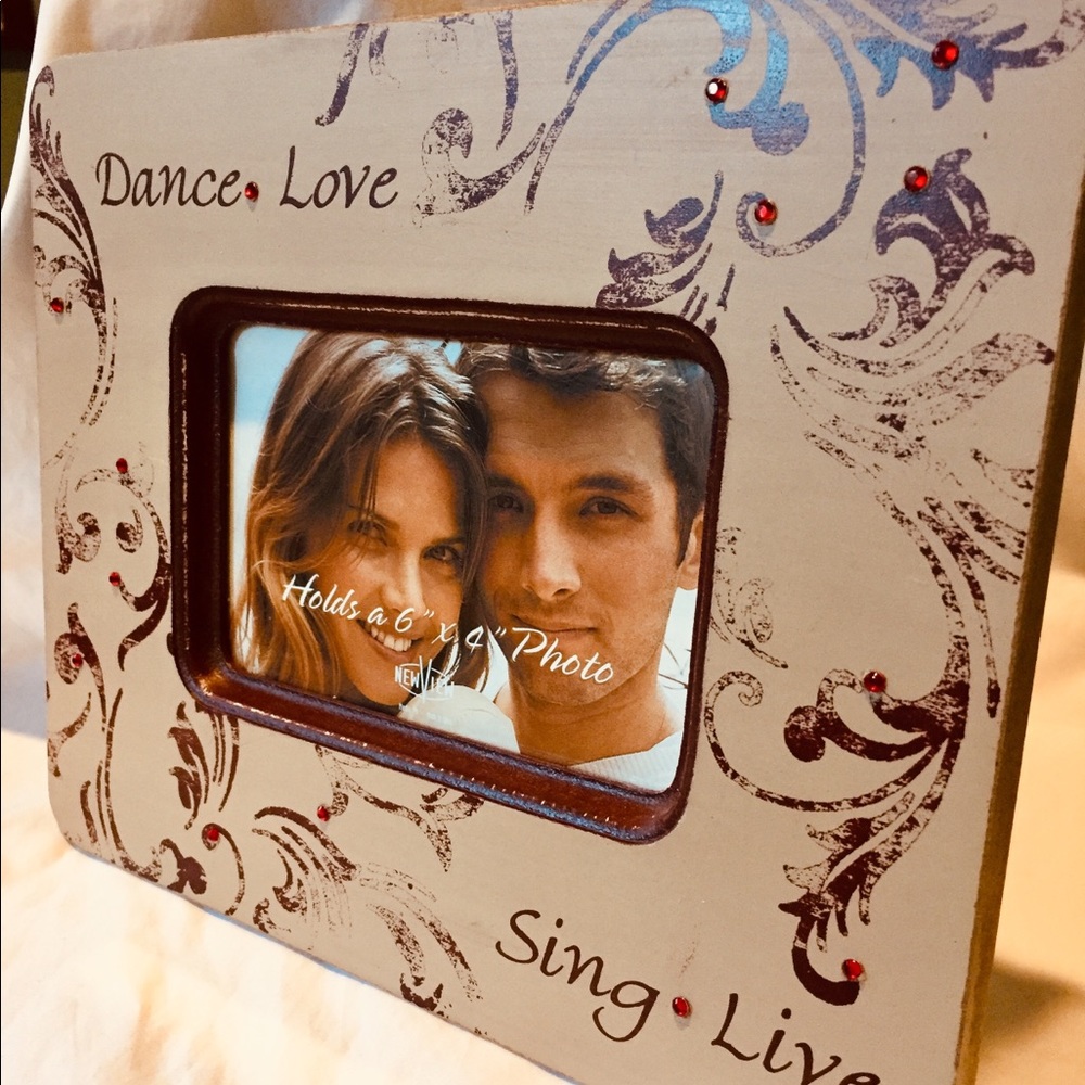 ACCENT PICTURE FRAME
